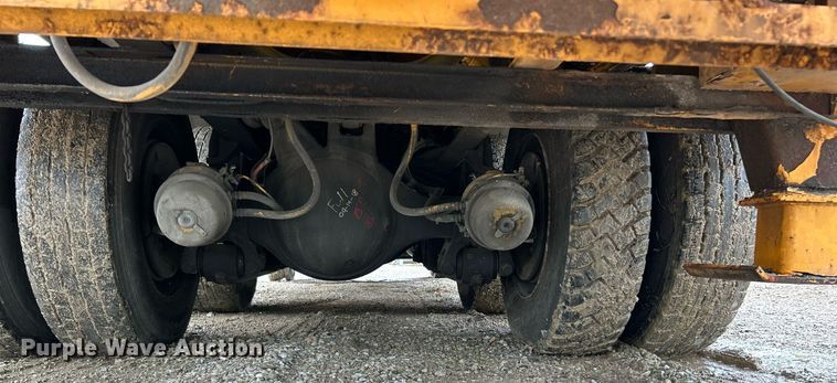 image for item EK8017 2010 International SF625 digger derrick truck