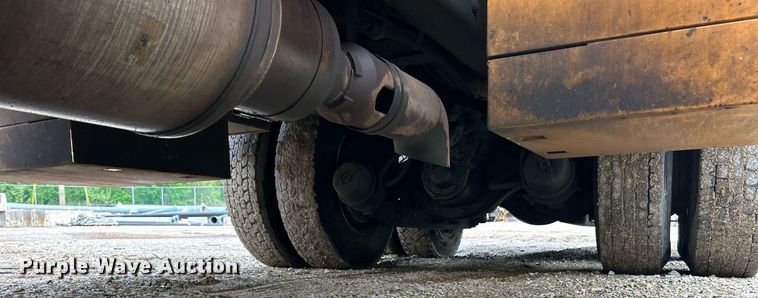 image for item EK8017 2010 International SF625 digger derrick truck