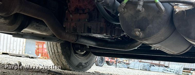 image for item EK8017 2010 International SF625 digger derrick truck