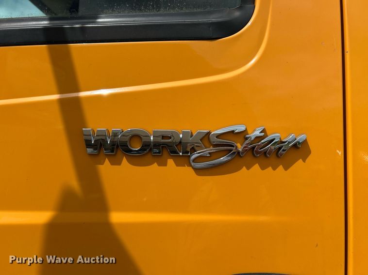 image for item EK8017 2010 International SF625 digger derrick truck