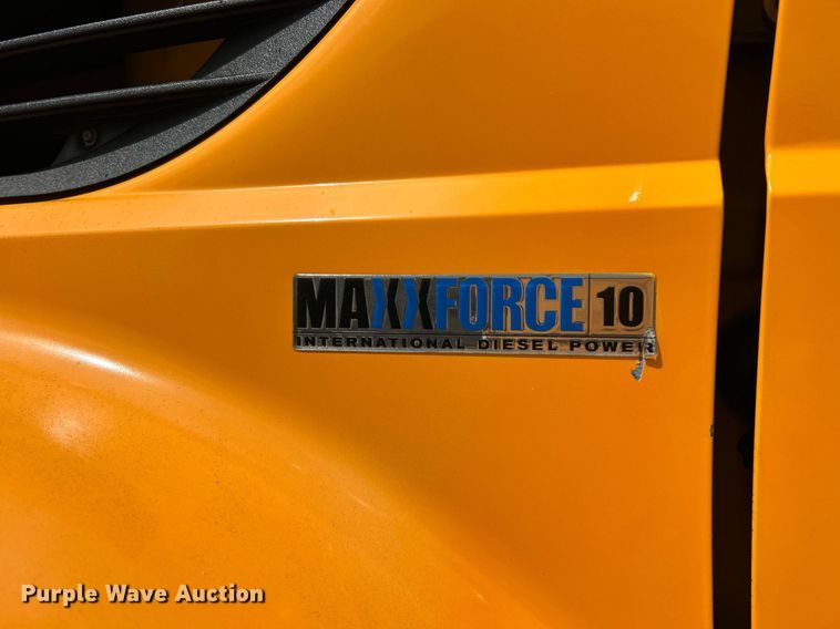 image for item EK8017 2010 International SF625 digger derrick truck