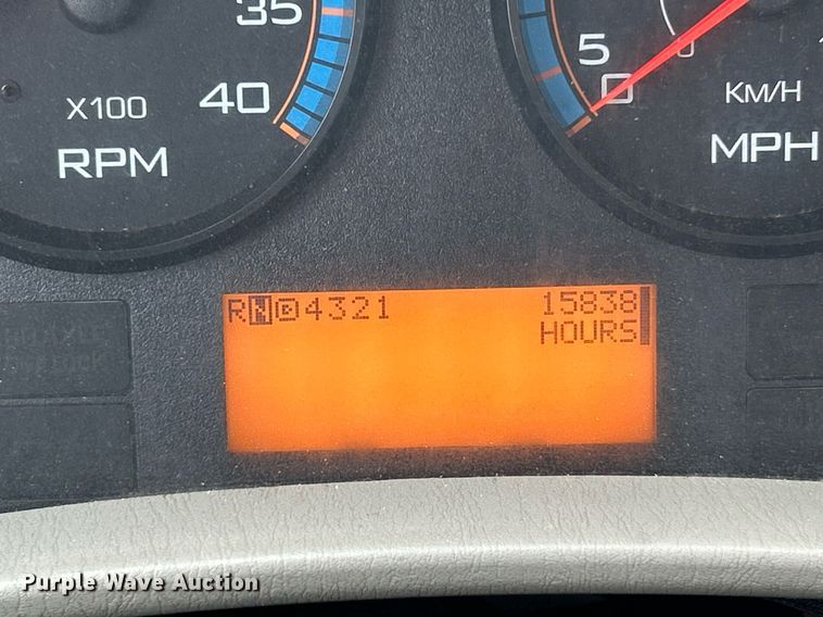 image for item EK8017 2010 International SF625 digger derrick truck