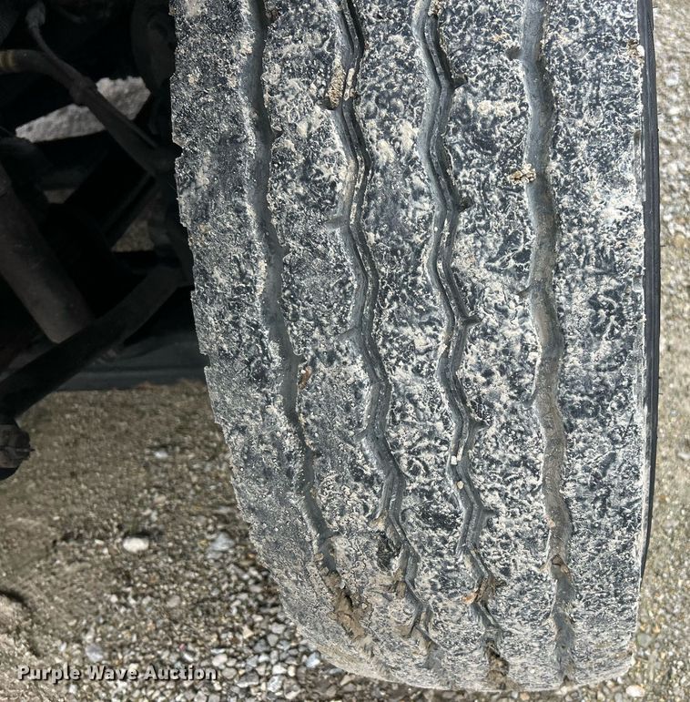 image for item EK8017 2010 International SF625 digger derrick truck