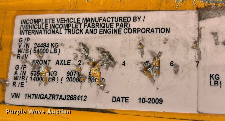 image for item EK8017 2010 International SF625 digger derrick truck