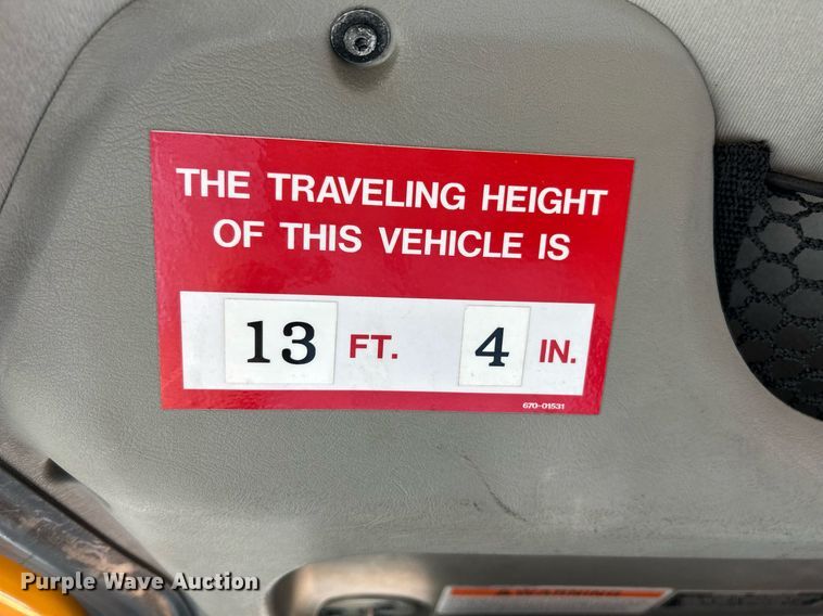 image for item EK8017 2010 International SF625 digger derrick truck