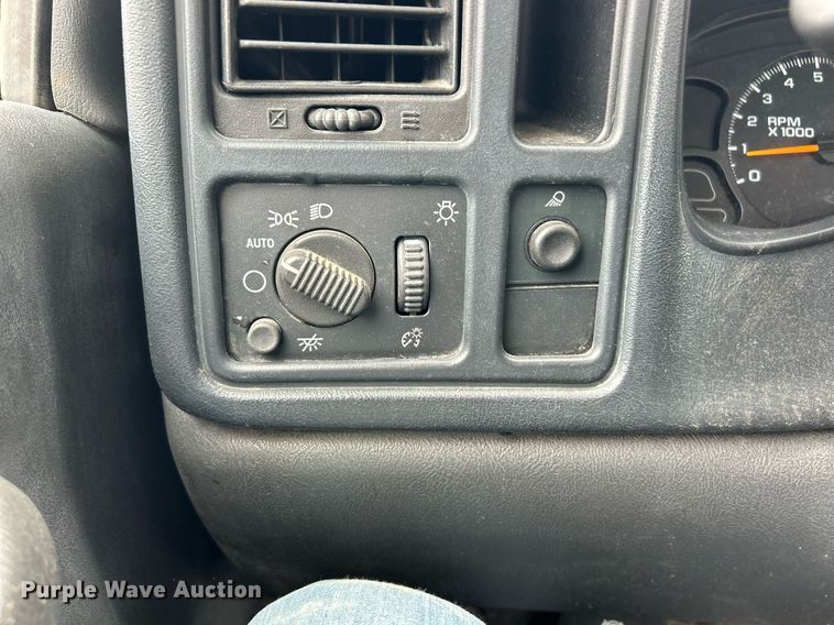 image for item EK8022 2005 Chevrolet Silverado 1500 pickup truck