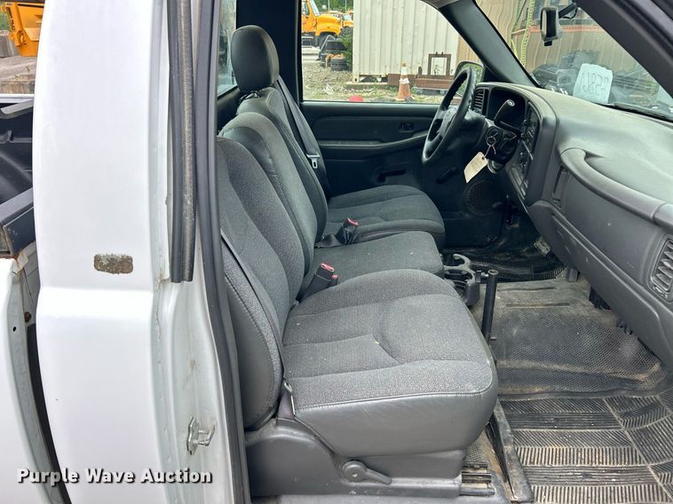 image for item EK8022 2005 Chevrolet Silverado 1500 pickup truck