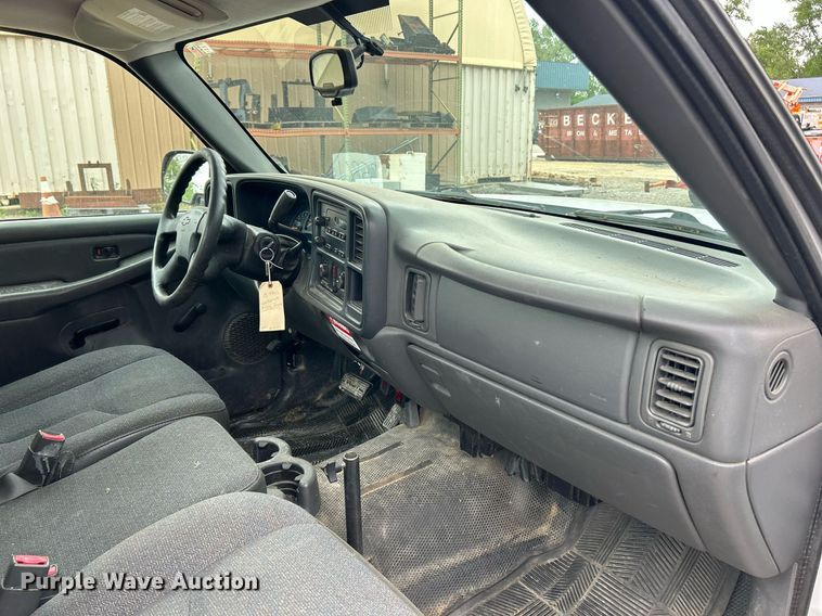image for item EK8022 2005 Chevrolet Silverado 1500 pickup truck