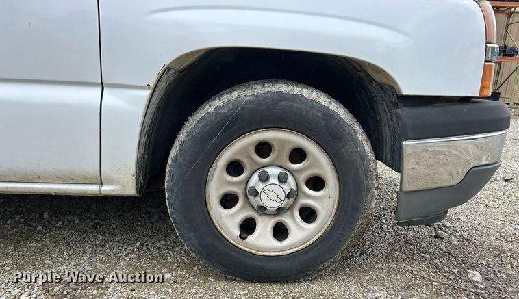 image for item EK8022 2005 Chevrolet Silverado 1500 pickup truck