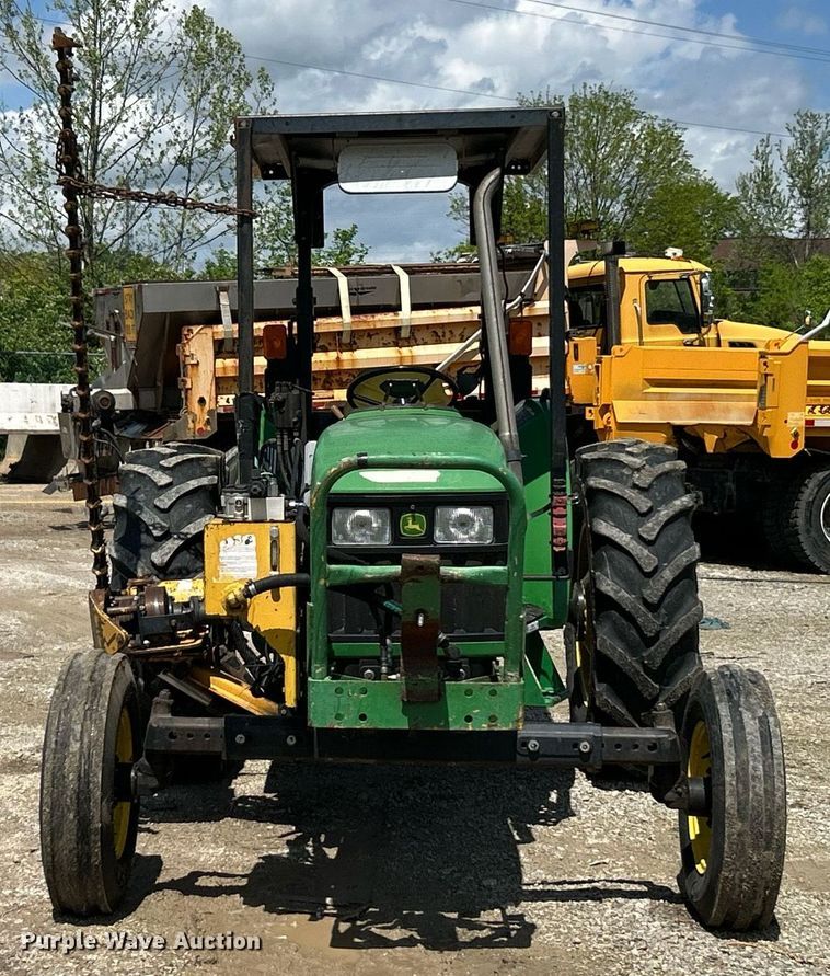 image for item EK8023 2003 John Deere 5220 tractor