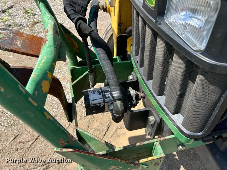 image for item EK8023 2003 John Deere 5220 tractor