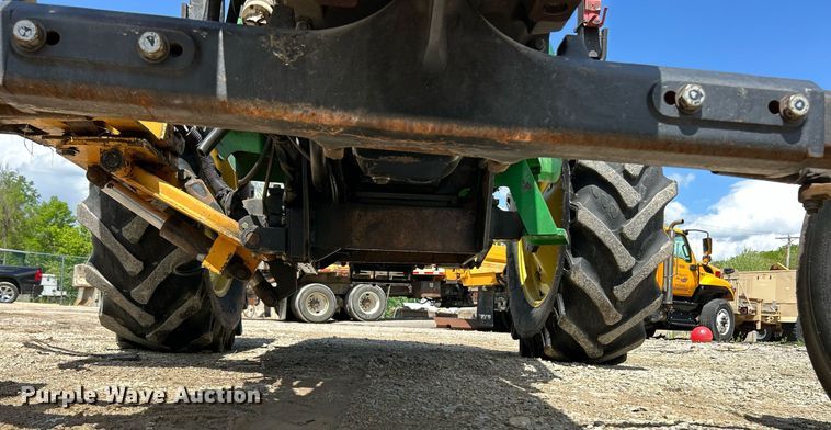 image for item EK8023 2003 John Deere 5220 tractor