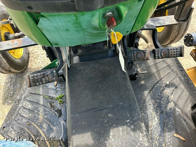 image for item EK8023 2003 John Deere 5220 tractor