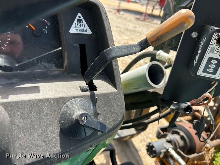 image for item EK8023 2003 John Deere 5220 tractor