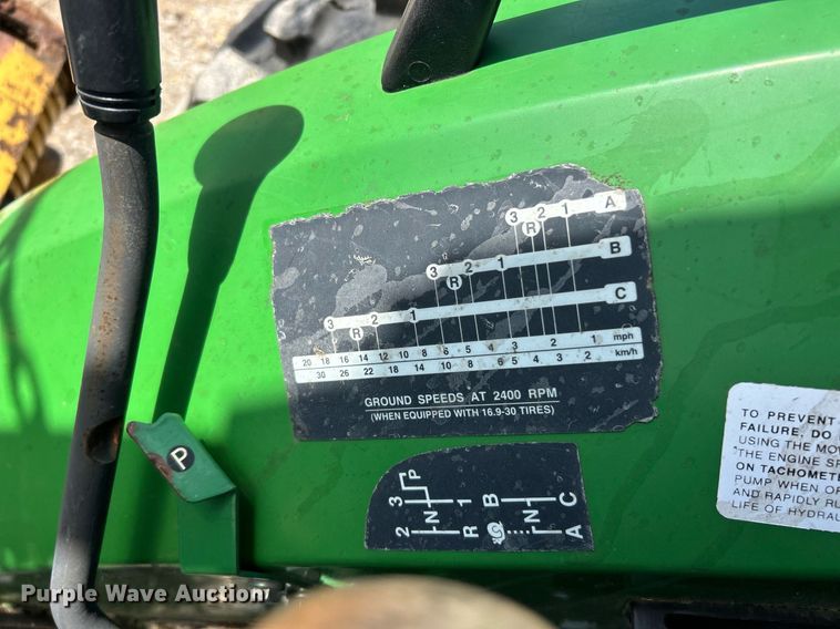 image for item EK8023 2003 John Deere 5220 tractor