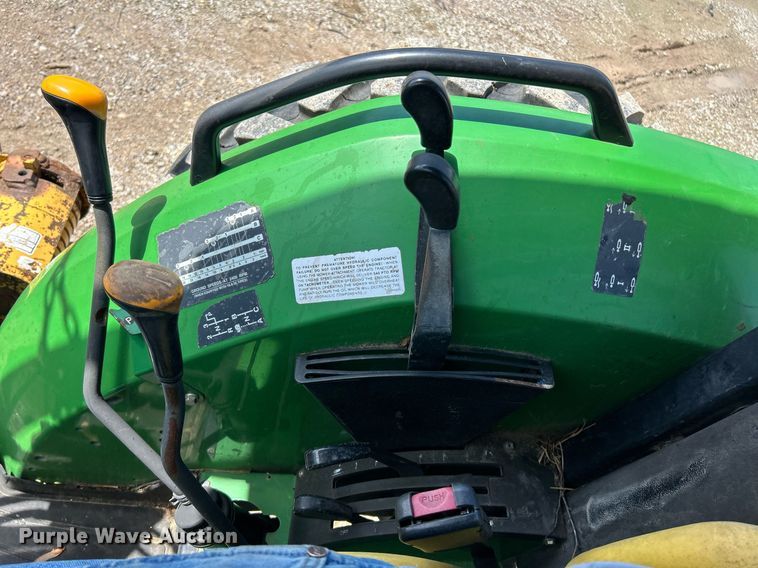 image for item EK8023 2003 John Deere 5220 tractor