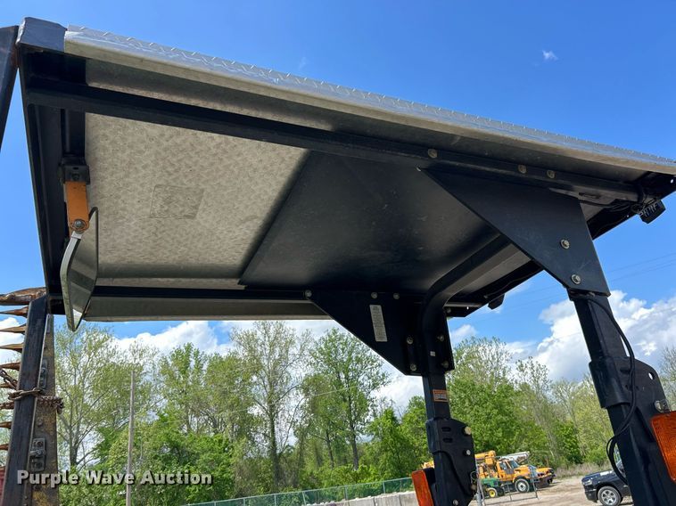 image for item EK8023 2003 John Deere 5220 tractor