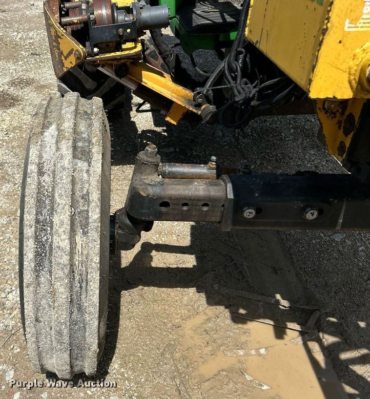 image for item EK8023 2003 John Deere 5220 tractor