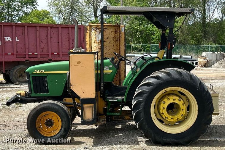 image for item EK8024 2004 John Deere 5420 tractor