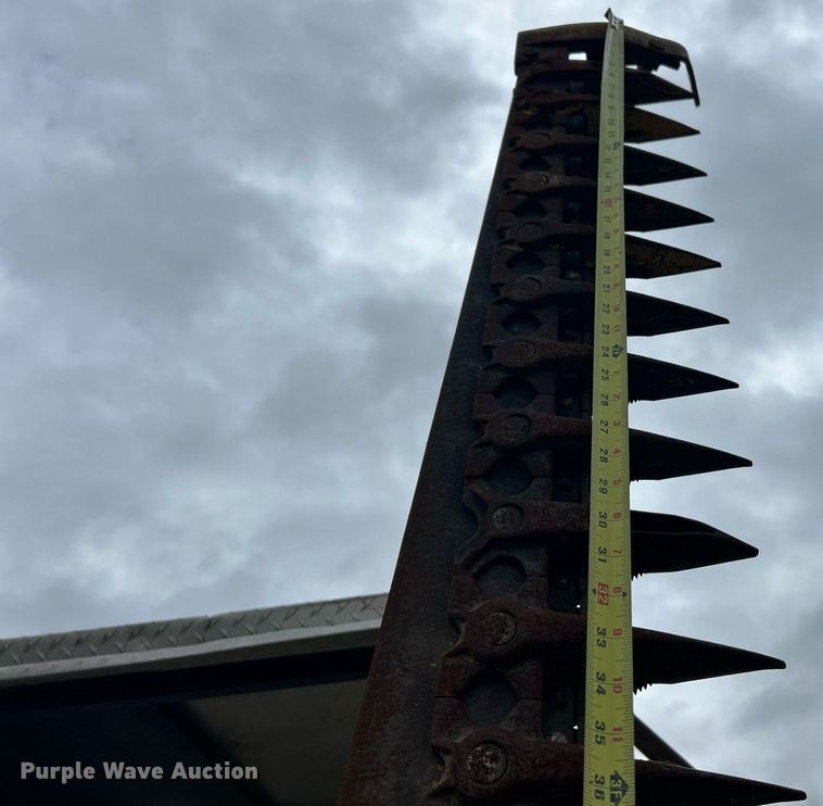 image for item EK8025 2005 John Deere 5325 tractor