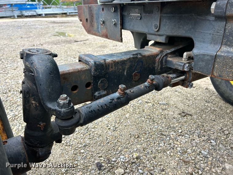 image for item EK8025 2005 John Deere 5325 tractor