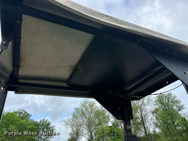 image for item EK8025 2005 John Deere 5325 tractor