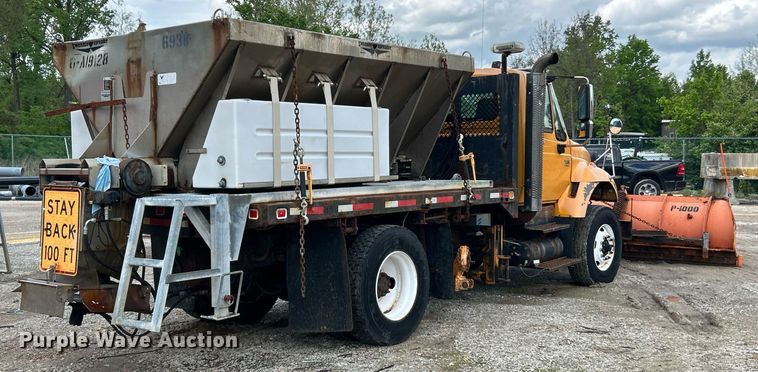 image for item EK8026 2003 International 7400 flatbed truck