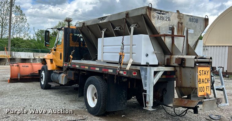 image for item EK8026 2003 International 7400 flatbed truck