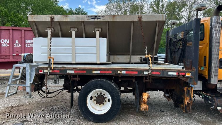 image for item EK8026 2003 International 7400 flatbed truck