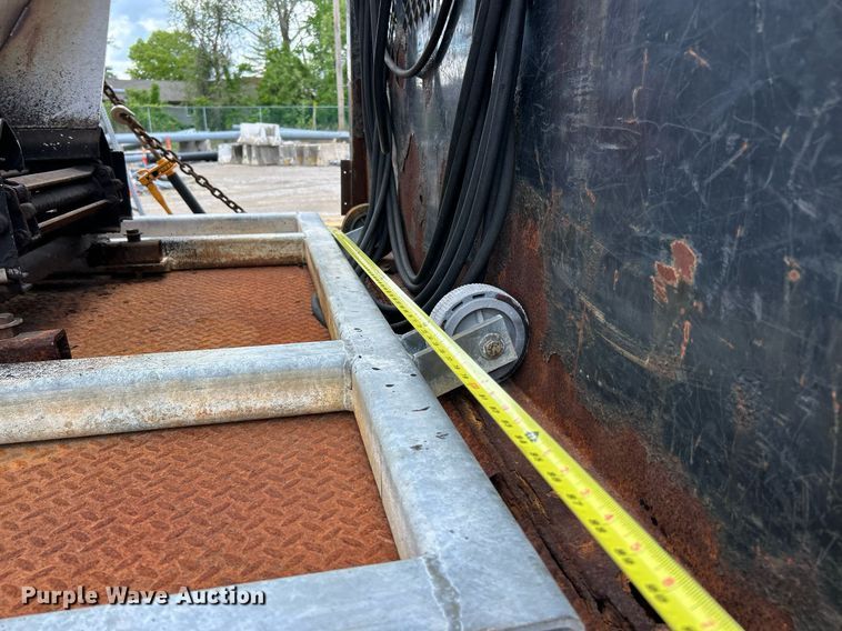 image for item EK8026 2003 International 7400 flatbed truck