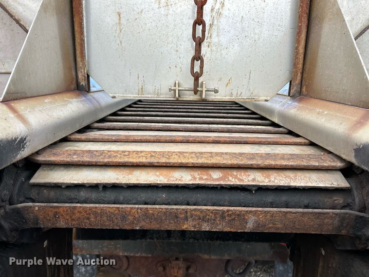 image for item EK8026 2003 International 7400 flatbed truck