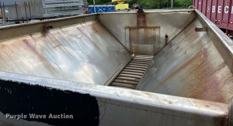 image for item EK8026 2003 International 7400 flatbed truck