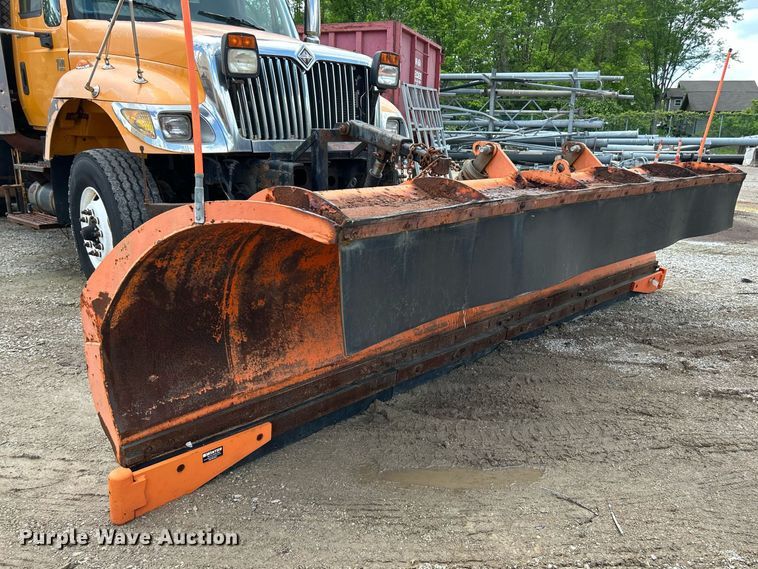 image for item EK8026 2003 International 7400 flatbed truck