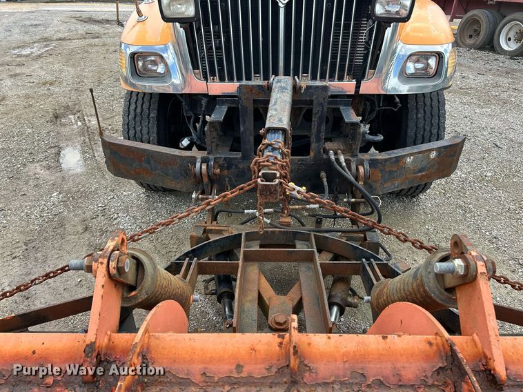 image for item EK8026 2003 International 7400 flatbed truck