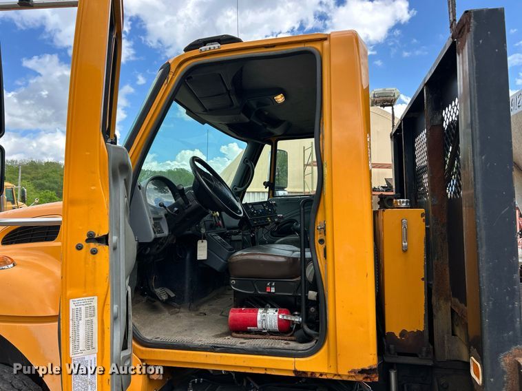 image for item EK8026 2003 International 7400 flatbed truck