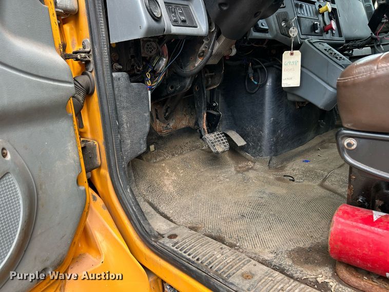 image for item EK8026 2003 International 7400 flatbed truck