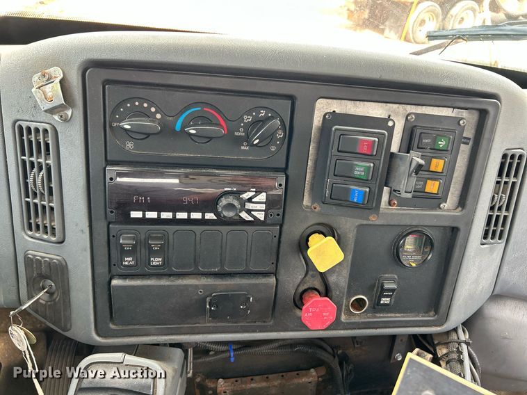 image for item EK8026 2003 International 7400 flatbed truck