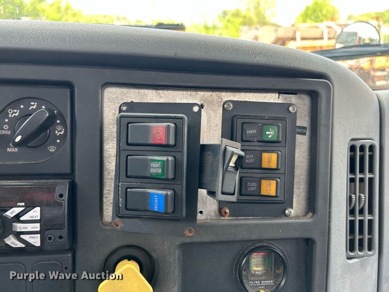 image for item EK8026 2003 International 7400 flatbed truck