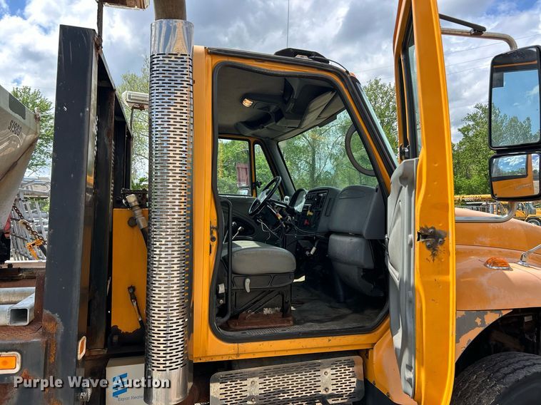 image for item EK8026 2003 International 7400 flatbed truck