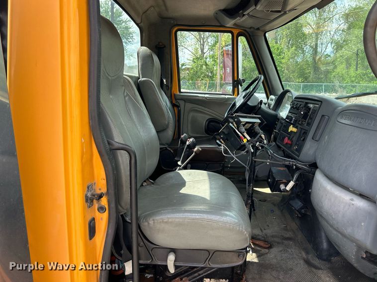 image for item EK8026 2003 International 7400 flatbed truck