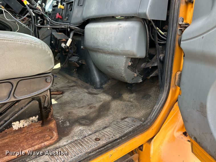 image for item EK8026 2003 International 7400 flatbed truck