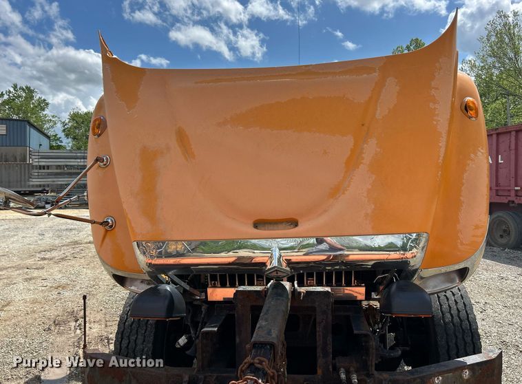 image for item EK8026 2003 International 7400 flatbed truck