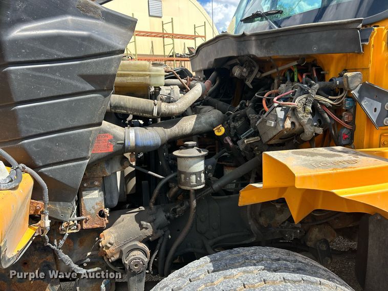 image for item EK8026 2003 International 7400 flatbed truck