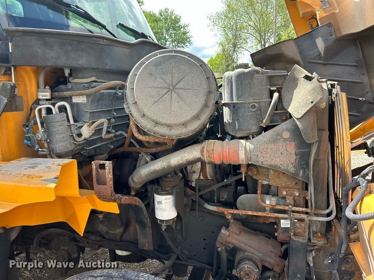 image for item EK8026 2003 International 7400 flatbed truck