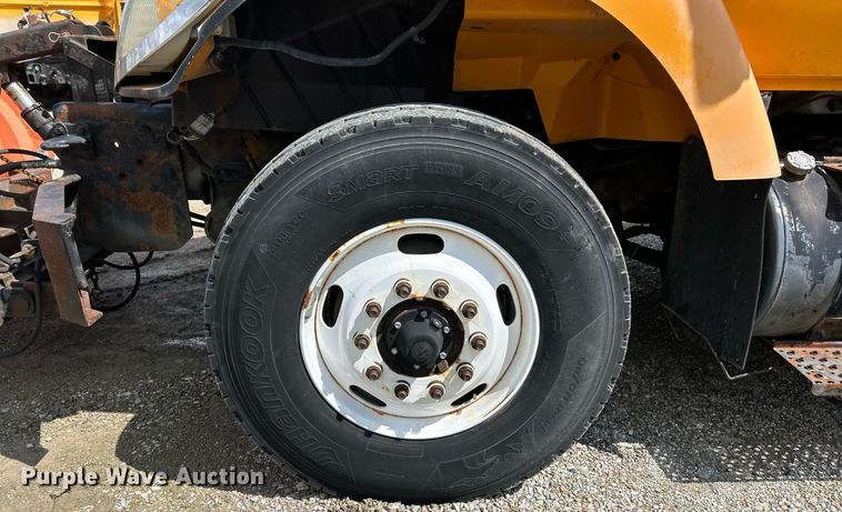 image for item EK8026 2003 International 7400 flatbed truck