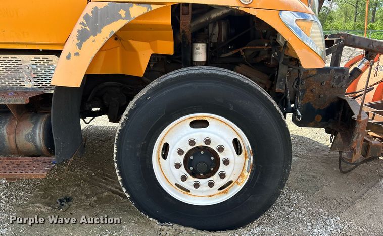 image for item EK8026 2003 International 7400 flatbed truck