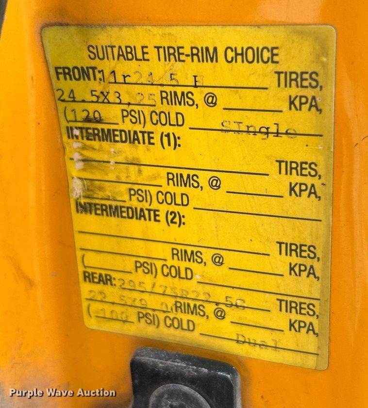 image for item EK8026 2003 International 7400 flatbed truck