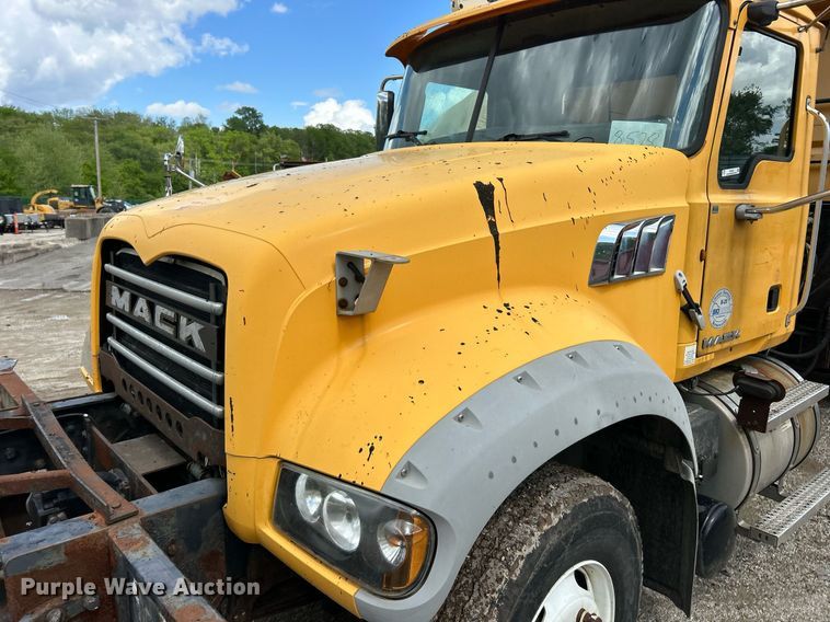 image for item EK8027 2010 Mack Granite dump truck