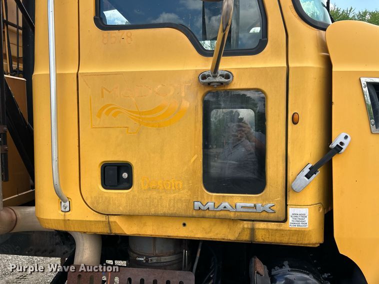 image for item EK8027 2010 Mack Granite dump truck