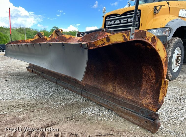 image for item EK8027 2010 Mack Granite dump truck